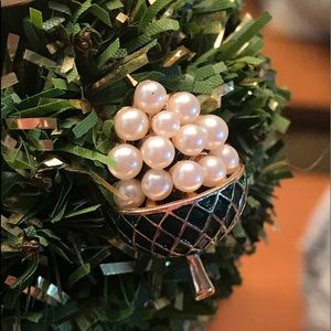 Trifari VTG ACORN BROOCH with pearls